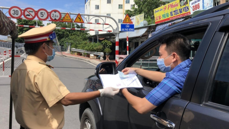 Đi ô tô cần những giấy tờ gì? Cập nhật chính sách, quy định mới nhất