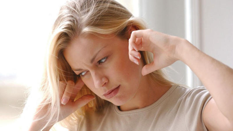Vì sao khi đi xe bị ù tai? Cách chữa ù tai khi đi xe nhanh, hiệu quả