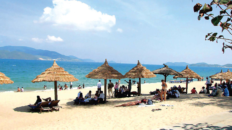 Tắm biển và các hoạt động vui chơi tại bãi tắm T20 Đà Nẵng