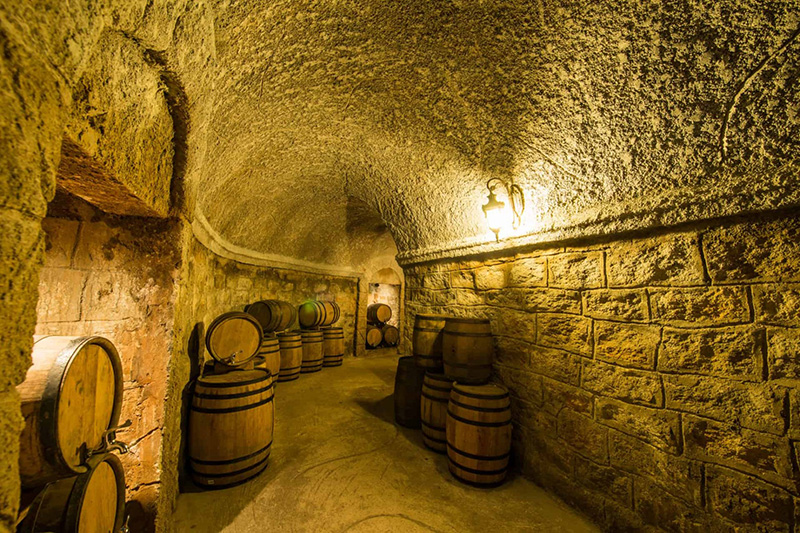 Hầm rượu được xây dựng theo phong cách Châu Âu