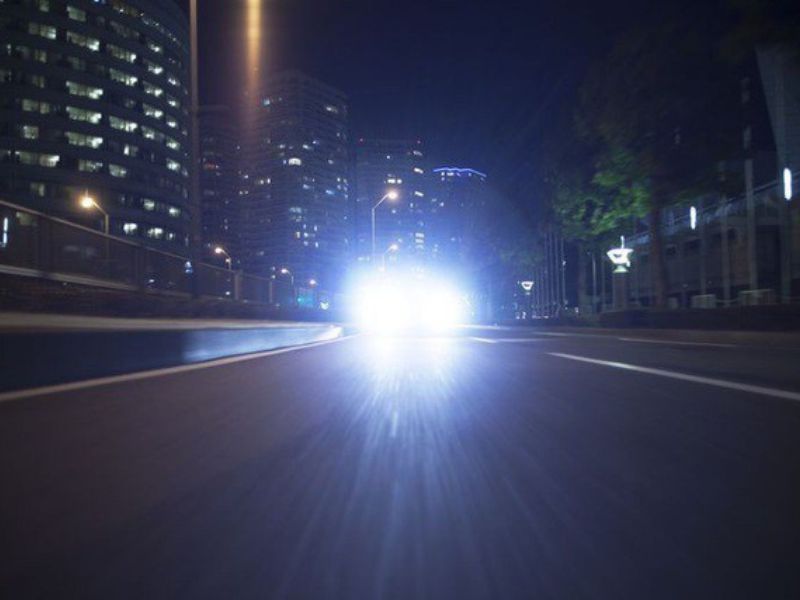 Mối lo ngại và kinh nghiệm lái xe ô tô ban đêm - Đèn xe phía đối diện 