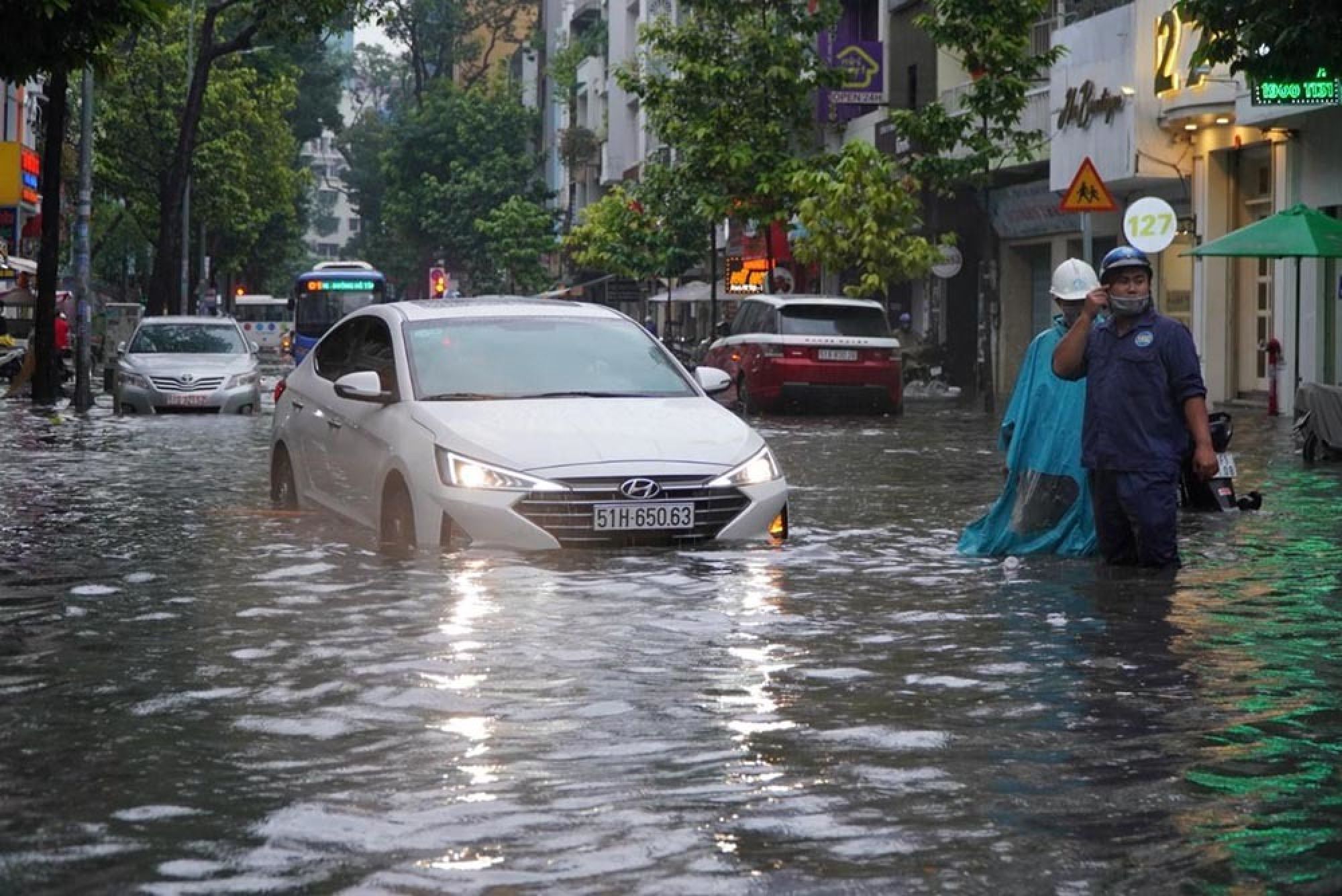 Cách xử lý khi ô tô có nguy cơ bị ngập nước ở Đà Nẵng