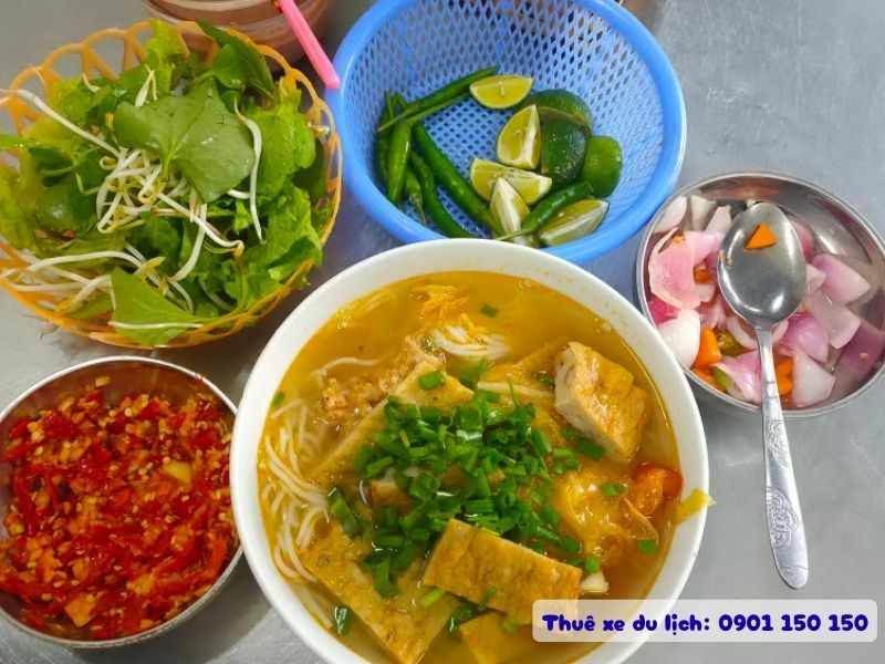 Nước dùng ngọt thanh, chả cá dai dai, thơm mùi biển