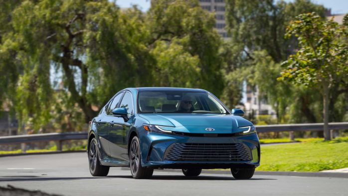 Thuê Xe Tự Lái Toyota Camry 2026